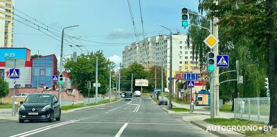 На улице Дзержинского в Гродно изменили организацию движения: плюс новый светофор, минус пешеходный переход