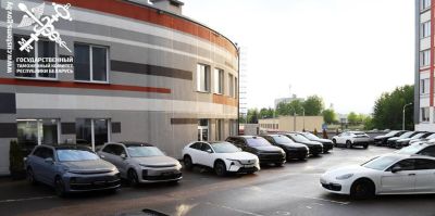 "Электрички" оформляли на "вешалок", а продавали в автосалоне. Схему вскрыла таможня