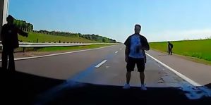 В Беларуси автостоперы вышли на скоростную трассу М1. Ради чего?