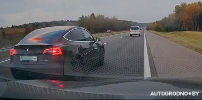 Водитель Tesla прославился на всю Беларусь из-за выходки на трассе М6 "Минск-Гродно"