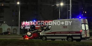 Как оказался на крыше автомобиль на кольце Дзержинского в Гродно? Парень, с 5-го раза сдавший экзамен в ГАИ, проехал на красный