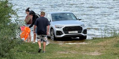 В Беларуси разгорелся спор: допустимо ли заезжать в воду на автомобиле для спуска гидроскутера на воду?