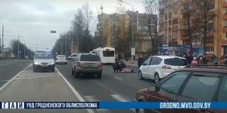 Сегодня утром на пешеходном переходе у универсама "Брест" сбили женщину