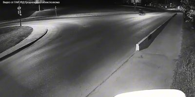 В Гродно на Девятовке парень с девушкой на скутере въехали в бетонный блок. Пострадали оба