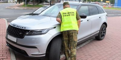 Поляк хотел ввезти в Беларусь шикарный Range Rover. Но не смог даже покинуть Польшу