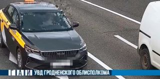 Неопределенную жидкость употребляла женщина за рулем в Лиде: ей грозит штраф в размере 8400 руб