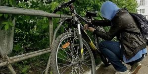 Оставленный у школы велосипед – не повод для кражи. Но мужчина из Ошмян решил иначе