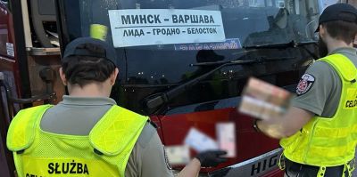 Водители рейсового автобуса попались на контрабанде лекарств и сигарет в Польшу