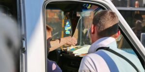 Во всех маршрутках появятся платёжные терминалы, но рассчитаться картой можно будет не везде