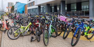 "В школе сказали, что детям на велосипеде приезжать нельзя". Кто-то решил поспорить с ПДД?