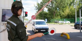 Из Беларуси не будут выпускать автомобили еще одной категории лиц. О ком речь?