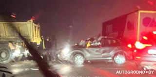 Водитель "Джили" – в больнице. Подробности утренней аварии на М6 под Гродно