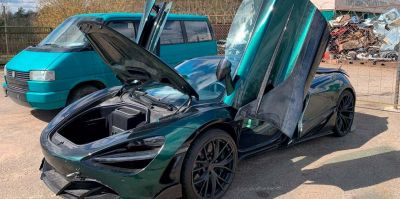 На окраине Гродно стоит McLaren 720S Spider. Журналисты осмотрели состояние суперкара. Торги уже 24 апреля