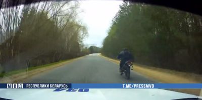 На мотоцикле не было госномера и водитель пытался скрыться. Инспектор: "Надо было остановиться – все было бы нормально"