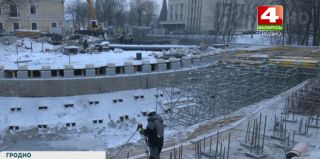 Мороз не помеха: реконструкция столетнего моста через Юрисдику идет даже зимой. Работы выполнены на 40%