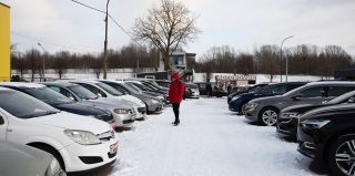 "Ни белорусов, ни россиян, ни казахов сейчас нет!" Журналисты проехались по автохаусам в Гродно