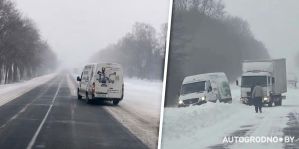 На видео засняли, как в Беларуси из-за сильного ветра микроавтобус едва удерживается на дороге