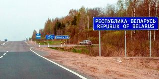 В Беларуси женщина выиграла суд у дорожников: въехала в яму и перевернулась. Сколько ей выплатили