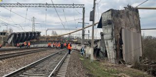 В Смоленской области рухнул путепровод с автомобилями. Появилась информация о движении поездов в Беларусь и из нее