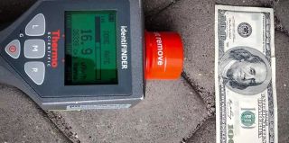 Украинка поехала в Польшу за автомобилем. Ей отказали во въезде из-за радиоактивной купюры