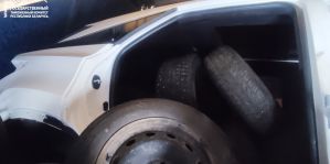 Из Литвы ввозили б/у запчасти. Гродненские таможенники вместо них обнаружили один Land Rover и два Lexus