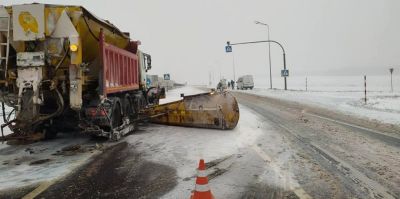 На М6 гродненская маршрутка столкнулась со снегоуборочной машиной