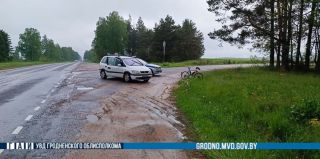 Велосипедистка пострадала при столкновении с автомобилем. Вот почему стоит помнить о непредсказуемости на дороге