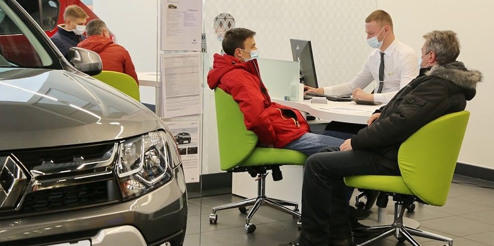 Какой новый автомобиль сегодня можно купить за 20 тысяч долларов? Журналисты заглянули в салоны дилеров и... прослезились