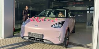 БЕЛДЖИ выпустил лимитированную серию розовых электромобилей