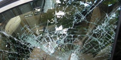 Металлическим прутом гродненец разбил окно автомобиля. Это сначала. А в итоге прогулка по Ольшанке закончилась колонией строгого режима