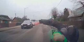 Вышел новый формат программы "Авторазборка": раз в неделю будут комментировать видео с дорог. Первый выпуск