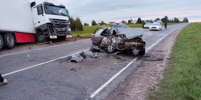 В ДТП с участием фуры и легковушки погиб годовалый ребёнок. Ещё двое детей и их родители доставлены в больницу