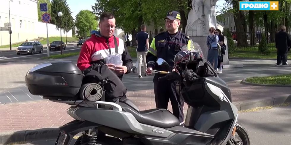 ГАИ Гродно активно проверяет мотоциклистов. Был среди них и путешественник из Чебоксар: "2,5 тысячи километров? – Легко!"