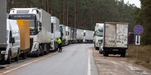 "Ругань здесь обычное дело!" Журналисты съездили на белорусско-литовскую границу, где очередь растянулась на неделю