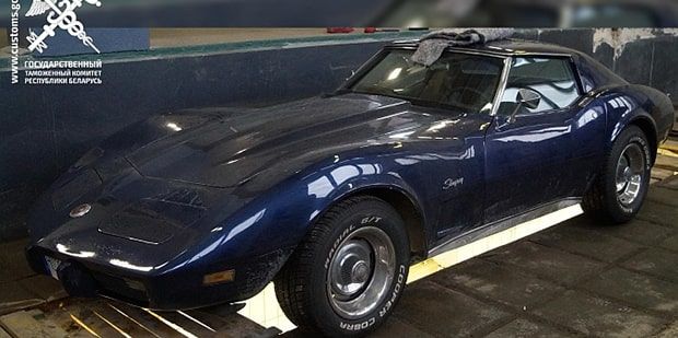 На границе с Литвой задержали Chevrolet Corvette 1976 года выпуска. Причина – 73 кг гашиша за фальшстенкой