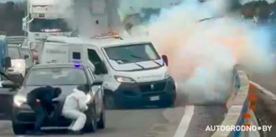 Видео недели: в Италии банда преступников взорвала автомобиль инкассаторов прямо на автостраде