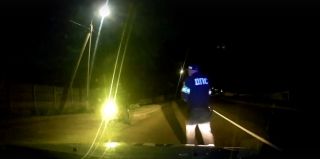 "0,5 маловато: не было такого бы запаха", – сказал инспектор водителю и дал подышать в трубку. В Озерах остановили пьяного скутериста