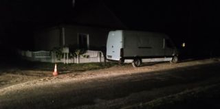 Двигался задним ходом и наехал на пожилую женщину. Она погибла. ДТП под Островцом