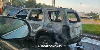 В Волковыске на дороге выгорел Ford: водитель только заправил газовый баллон