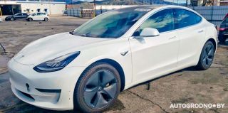 Как выглядит нашумевшая Tesla из США с "Тотальной потерей", которую американец нашел в Гродно