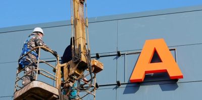 С некоторых автоцентров убирают вывески Lada. Что происходит?