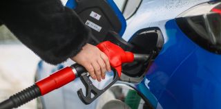 В соседних странах сильно выросли цены на бензин и дизель. Подорожает ли топливо в Беларуси?