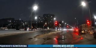 Водителя Peugeot привлекли к ответственности по видео из чат-бота милиции Гродно. И сразу по трем нарушениям