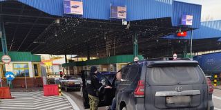 Польша подвела итоги месяца работы пунктов пропуска Кузница и Бобровники: 23 человека не впустили в страну