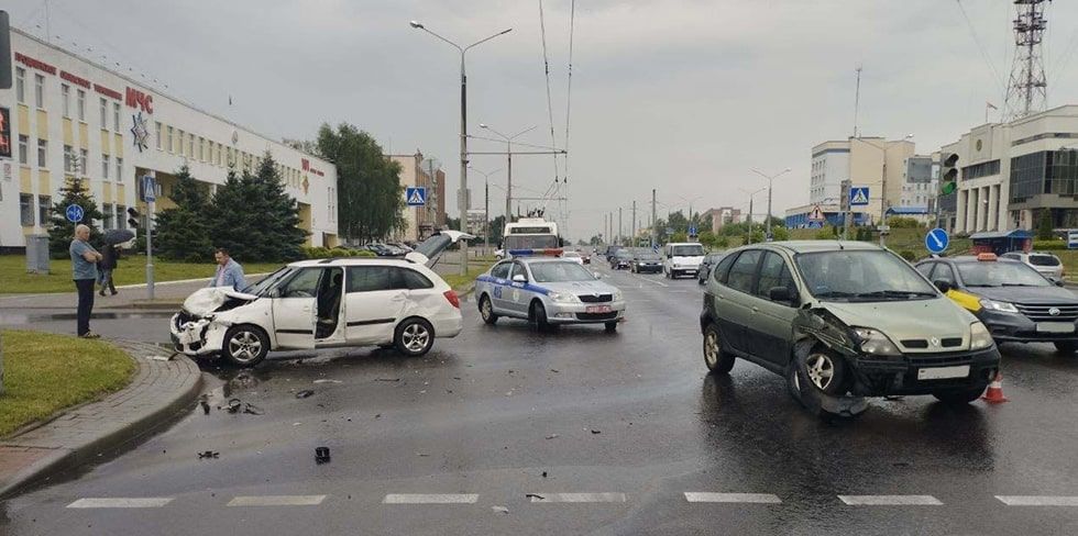 В Гродно столкнулись две "легковушки" – пострадал один из водителей