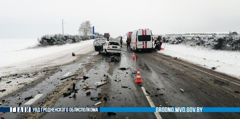 ДТП под Волковыском: водитель не справилась с управлением. Нужна была помощь спасателей