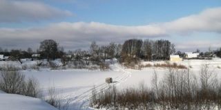 Белорусы сделали "дикую" дорогу прямо по речному льду. В прокуратуре изобретение не оценили