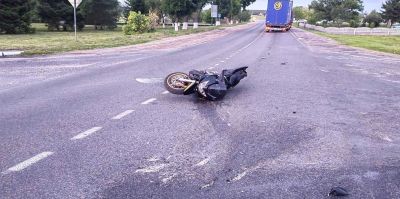 Фура переехала "Бандита" в Вертелишках. Мотоциклист упал чуть раньше