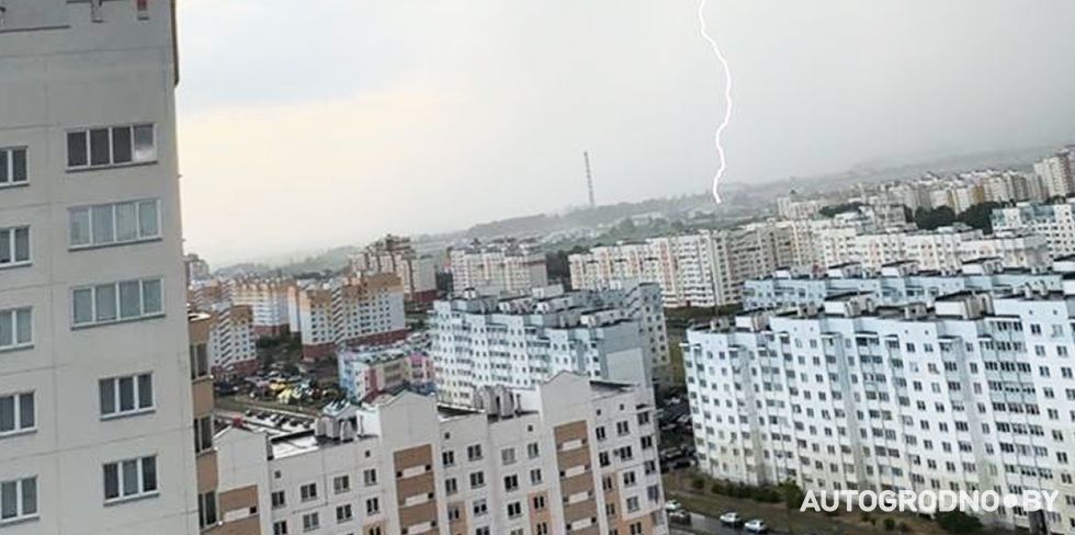 Белгидромет предупреждает об оранжевом уровне опасности из-за ветра. МЧС напоминает, что делать