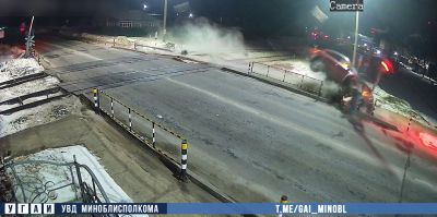 Пьяный водитель врезался в железнодорожный шлагбаум, перевернулся и не пострадал. Наказан и гонщик, и собственник авто